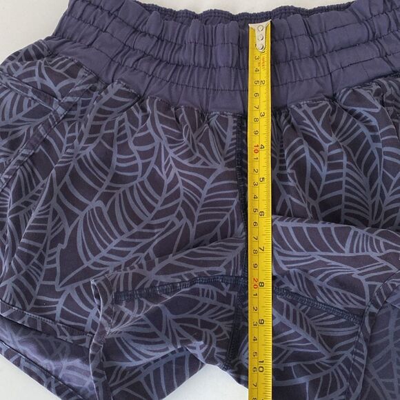 Lululemon Hotty Hot Short Purple Palm Cadet Sz 6 Elastic Waistband Summer Run - Picture 9 of 13